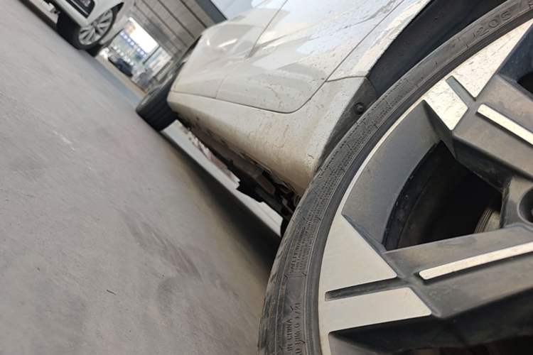 Used Geely Auto Emgrand L HiP 2024 Champion Edition 1.5TD-DHT Pro 100KM Excellence Model Left Side Sill