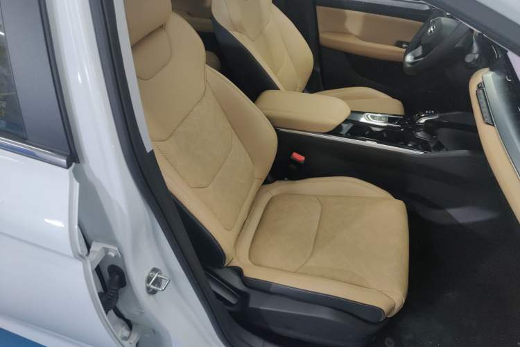 Used Geely Auto Emgrand L HiP 2024 Champion Edition 1.5TD-DHT Pro 100KM Excellence Model Right Front Seat