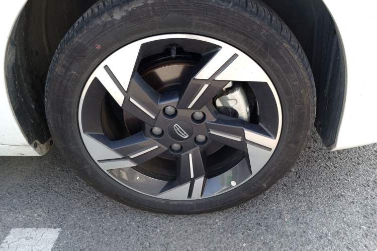 Used Geely Auto Emgrand L HiP 2024 Champion Edition 1.5TD-DHT Pro 100KM Excellence Model Right Front Wheel Hub