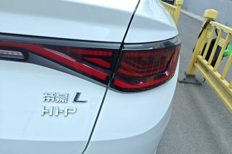 Used Geely Auto Emgrand L HiP 2024 Champion Edition 1.5TD-DHT Pro 100KM Excellence Model Right Rear Taillight