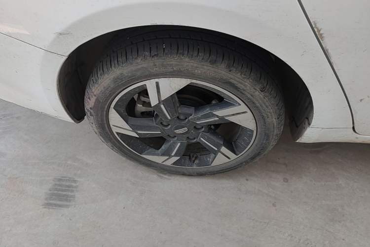 Used Geely Auto Emgrand L HiP 2024 Champion Edition 1.5TD-DHT Pro 100KM Excellence Model Right Rear Wheel Hub