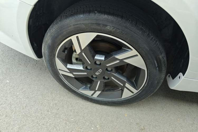 Used Geely Auto Emgrand L HiP 2024 Champion Edition 1.5TD-DHT Pro 100KM Excellence Model Right Rear Wheel Hub