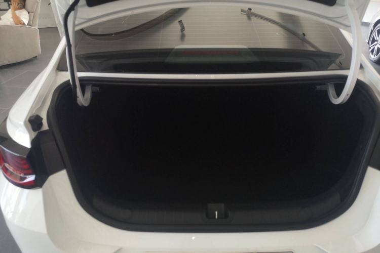 Used Geely Auto Emgrand L HiP 2024 Champion Edition 1.5TD-DHT Pro 100KM Superior Model Trunk