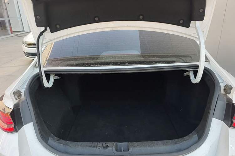 Used Geely Auto Emgrand L HiP 2024 Champion Edition 1.5TD-DHT Pro 100KM Excellence Model Trunk