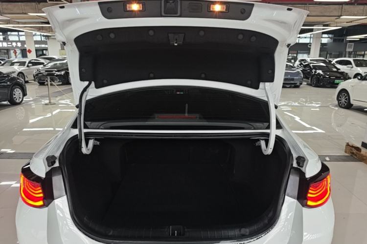 Used Geely Auto Emgrand L HiP 2024 Champion Edition 1.5TD-DHT Pro 100KM Superior Model Trunk
