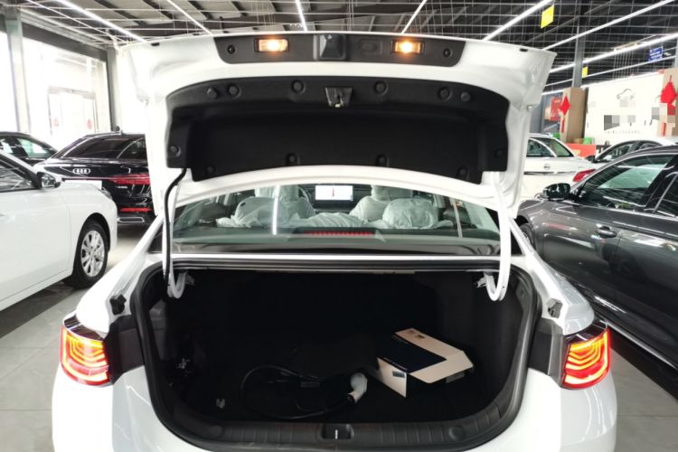 Used Geely Auto Emgrand L HiP 2024 Champion Edition 1.5TD-DHT Pro 100KM Superior Model Trunk