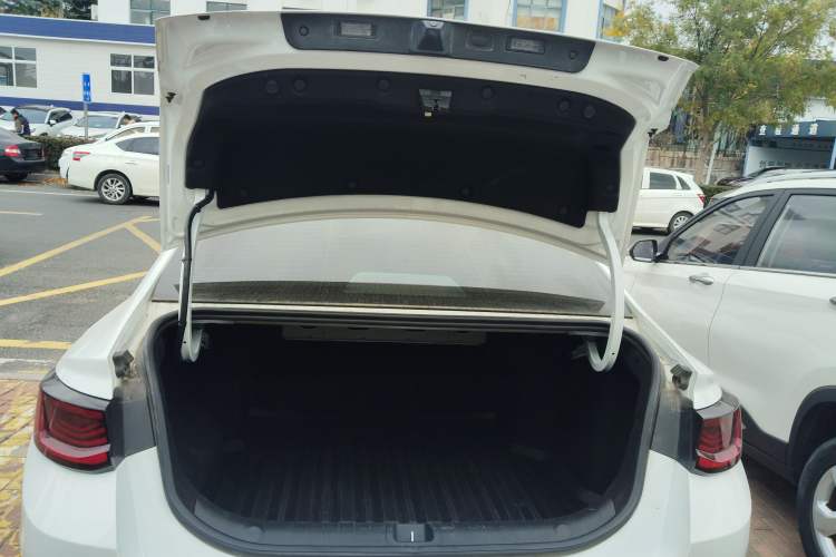Used Geely Auto Emgrand L HiP 2024 Champion Edition 1.5TD-DHT Pro 100KM Excellence Model Trunk
