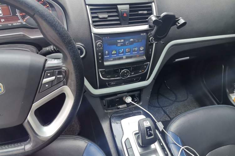 Used Geely Auto Emgrand New Energy 2016 EV Elite Model Audio And AC Panel