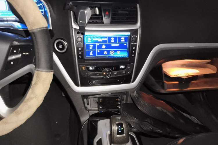 Used Geely Auto Emgrand New Energy 2016 EV Elite Model Audio And AC Panel