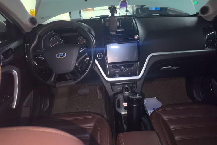 Used Geely Auto Emgrand New Energy 2016 EV Deluxe Model Center Console