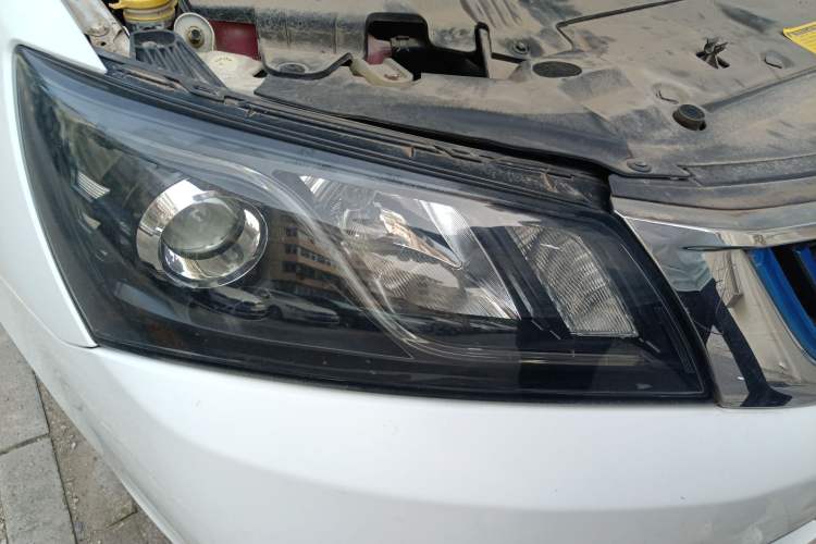 Used Geely Auto Emgrand New Energy 2016 EV Deluxe Model Right Front Headlight