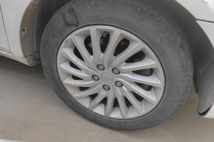 Used Geely Auto Emgrand New Energy 2016 EV Elite Model Right Front Wheel Hub