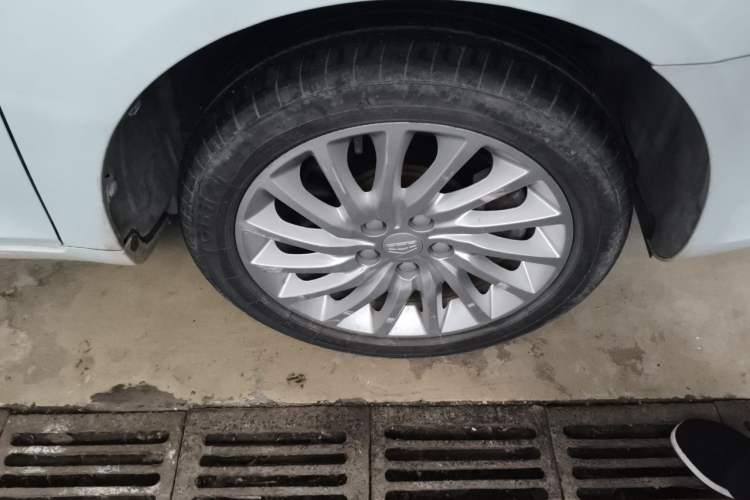 Used Geely Auto Emgrand New Energy 2016 EV Elite Model Right Front Wheel Hub