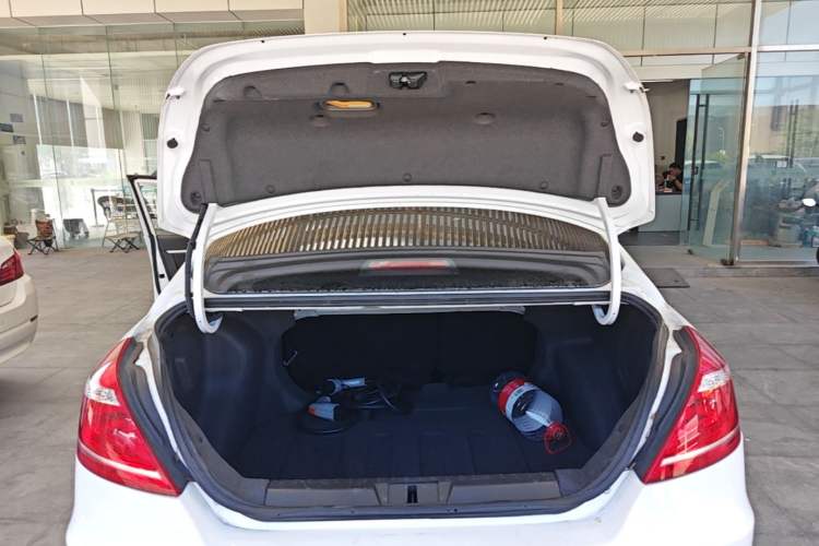 Used Geely Auto Emgrand New Energy 2016 EV Deluxe Model Trunk