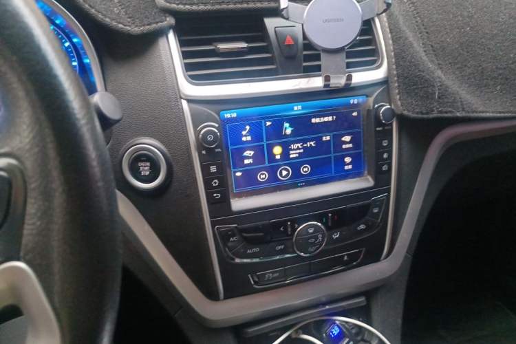 Used Geely Auto Emgrand New Energy 2017 EV300 Elite Model Audio And AC Panel