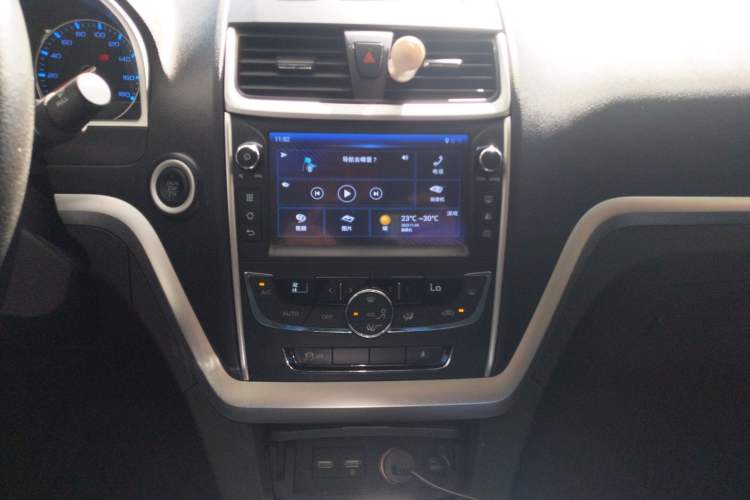 Used Geely Auto Emgrand New Energy 2017 EV300 Elite Model Audio And AC Panel