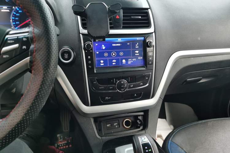 Used Geely Auto Emgrand New Energy 2017 1.5L PHEV Elite Model Audio And AC Panel