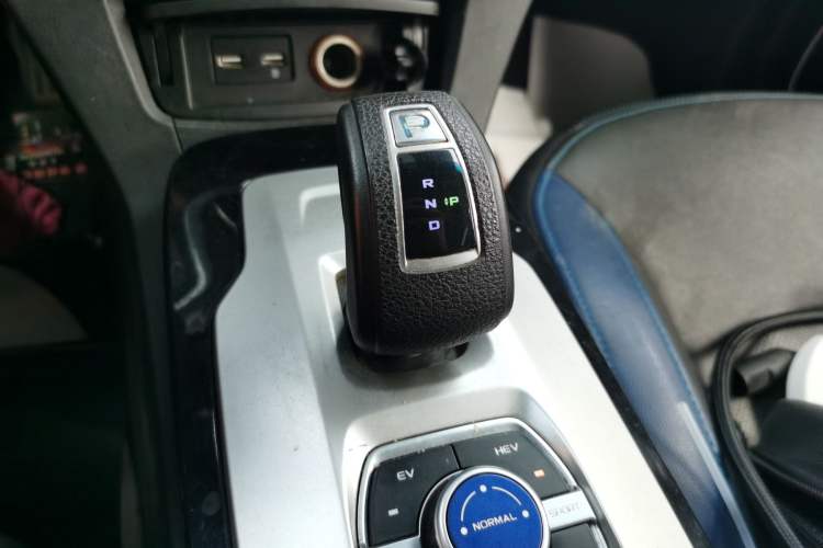 Used Geely Auto Emgrand New Energy 2017 1.5L PHEV Elite Model Gear Lever