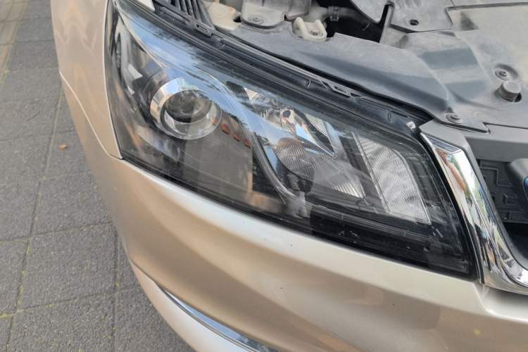 Used Geely Auto Emgrand New Energy 2017 EV300 Prestige Model Right Front Headlight