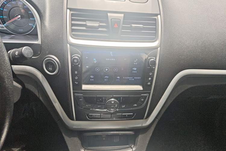 Used Geely Auto Emgrand New Energy 2017 EV300 Elite Model Audio And AC Panel