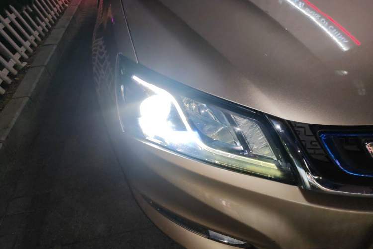Used Geely Auto Emgrand New Energy 2017 EV300 Prestige Model Right Front Headlight