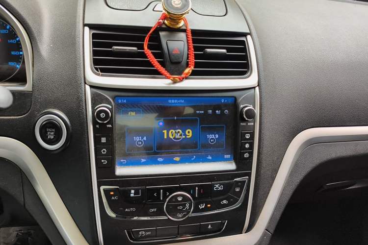 Used Geely Auto Emgrand New Energy 2017 EV300 Elite Model Audio And AC Panel