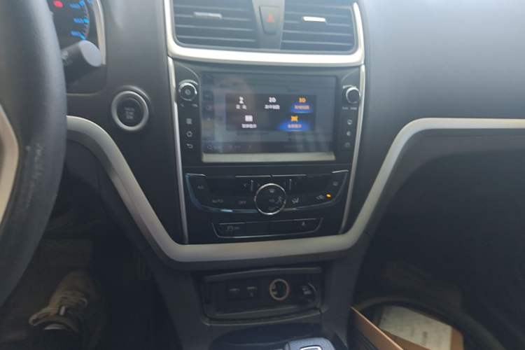 Used Geely Auto Emgrand New Energy 2017 EV300 Elite Model Audio And AC Panel