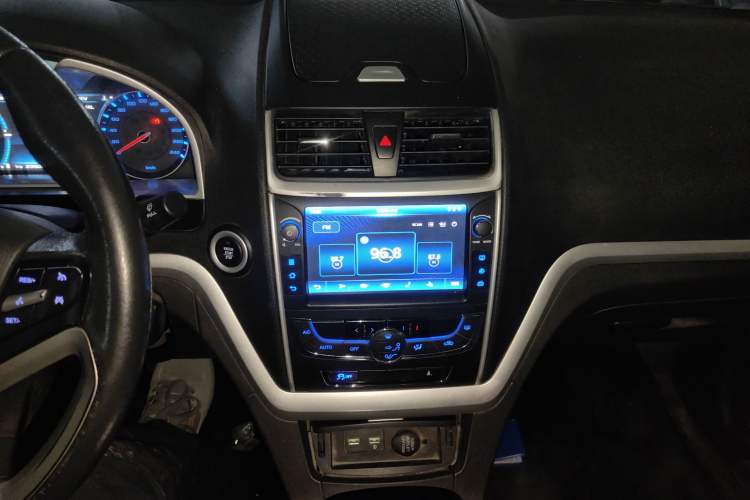 Used Geely Auto Emgrand New Energy 2017 1.5L PHEV Elite Model Audio And AC Panel