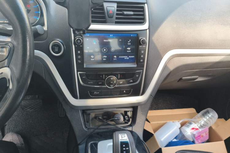 Used Geely Auto Emgrand New Energy 2017 EV300 Elite Model Audio And AC Panel