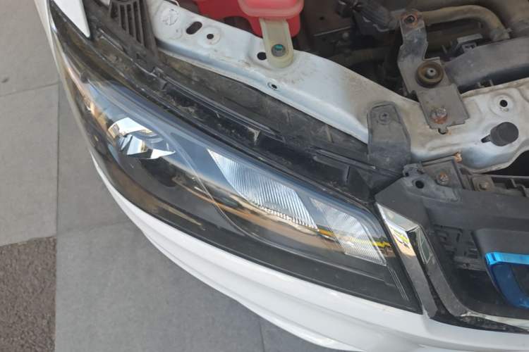 Used Geely Auto Emgrand New Energy 2017 EV300 Elite Model Right Front Headlight