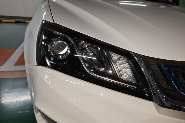 Used Geely Auto Emgrand New Energy 2017 EV300 Prestige Model Right Front Headlight