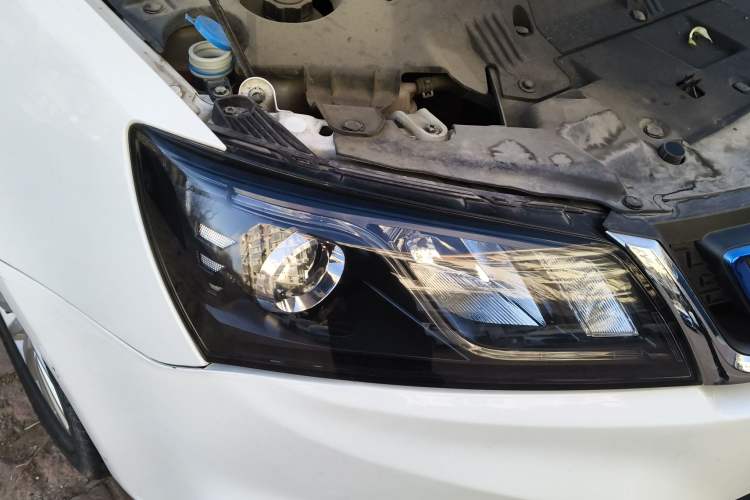 Used Geely Auto Emgrand New Energy 2017 EV300 Elite Model Right Front Headlight
