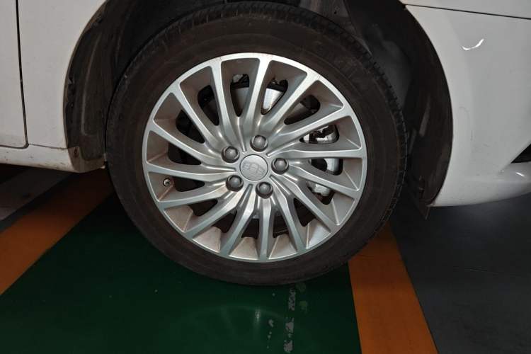 Used Geely Auto Emgrand New Energy 2017 EV300 Prestige Model Right Front Wheel Hub