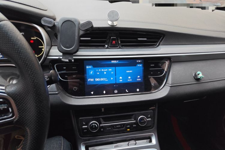Used Geely Auto Emgrand New Energy 2018 EV450 Elite Model Audio And AC Panel