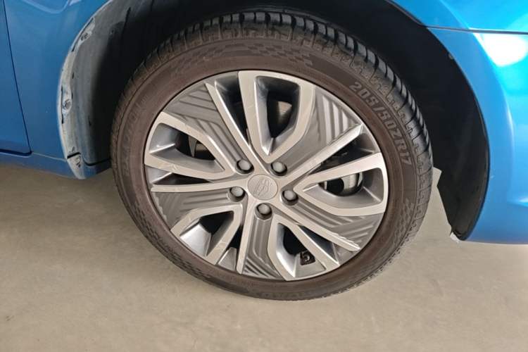 Used Geely Auto Emgrand New Energy 2018 EV450 Prestige Model Right Front Wheel Hub