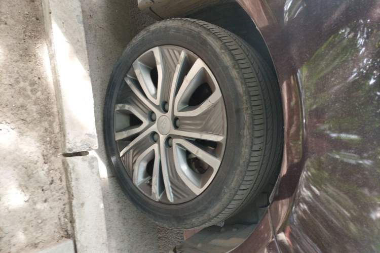 Used Geely Auto Emgrand New Energy 2018 EV450 Prestige Model Right Front Wheel Hub