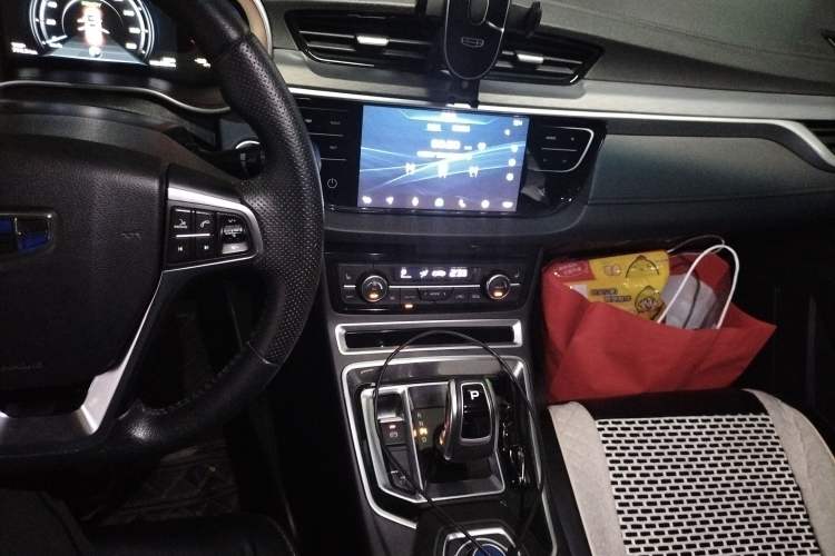 Used Geely Auto Emgrand New Energy 2018 EV450 Elite Model Audio And AC Panel