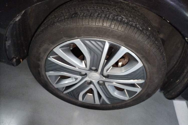 Used Geely Auto Emgrand New Energy 2018 EV450 Elite Model Right Front Wheel Hub