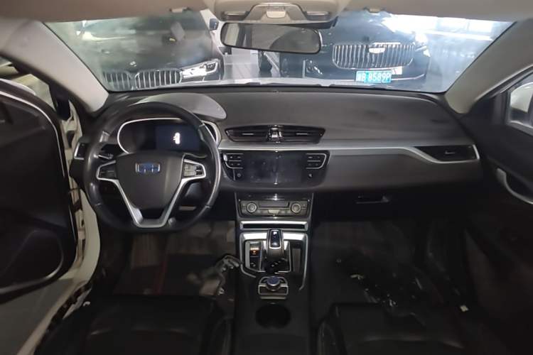 Used Geely Auto Emgrand New Energy 2018 EV450 Elite Model Center Console