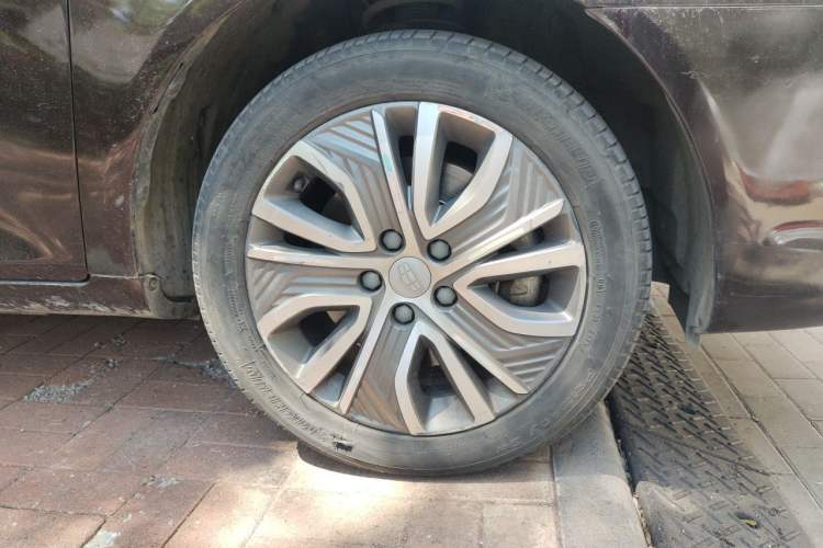 Used Geely Auto Emgrand New Energy 2018 EV450 Elite Model Right Front Wheel Hub