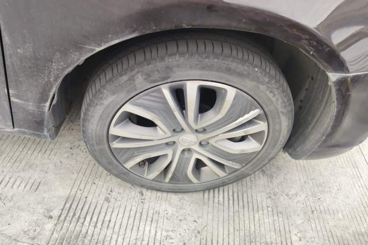 Used Geely Auto Emgrand New Energy 2018 EV450 Prestige Model Right Front Wheel Hub