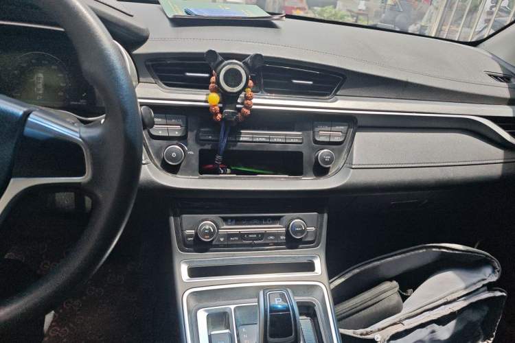 Used Geely Auto Emgrand New Energy 2018 EV450 Ambition Model Audio And AC Panel