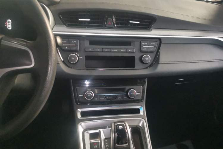 Used Geely Auto Emgrand New Energy 2018 EV450 Ambition Model Audio And AC Panel