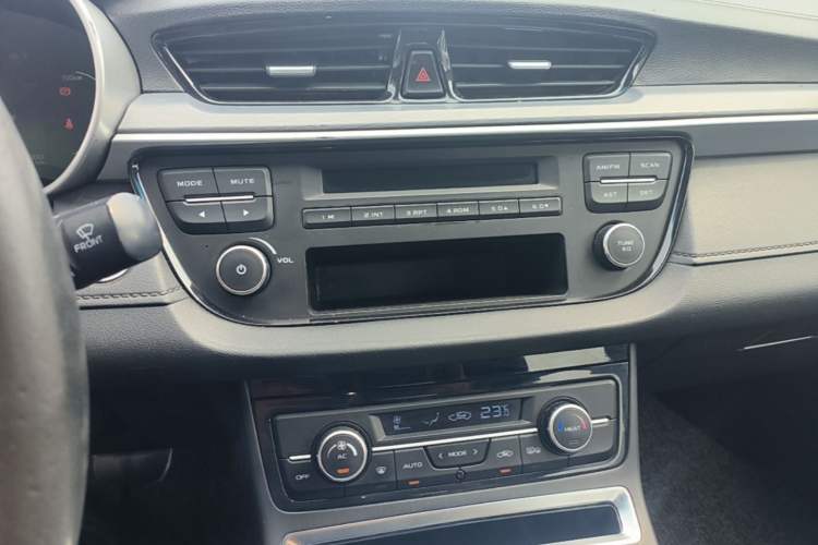 Used Geely Auto Emgrand New Energy 2018 EV450 Ambition Model Audio And AC Panel