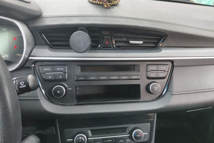 Used Geely Auto Emgrand New Energy 2018 EV450 Ambition Model Audio And AC Panel