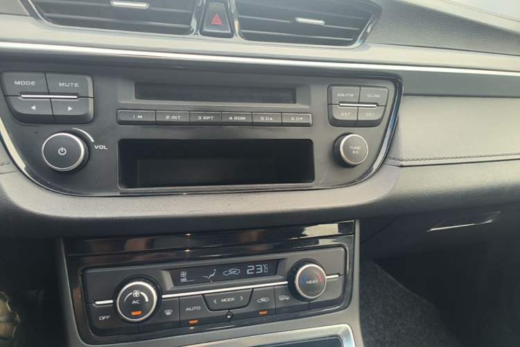 Used Geely Auto Emgrand New Energy 2018 EV450 Ambition Model Audio And AC Panel