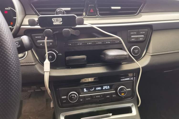 Used Geely Auto Emgrand New Energy 2018 EV450 Ambition Model Audio And AC Panel