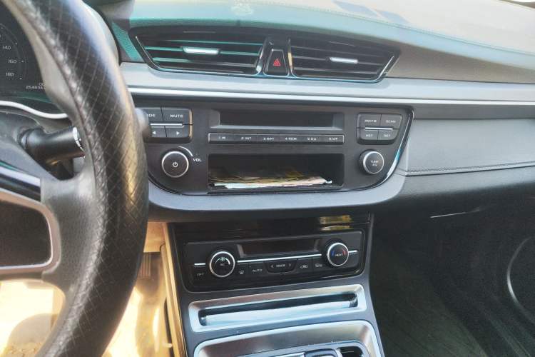 Used Geely Auto Emgrand New Energy 2018 EV450 Ambition Model Audio And AC Panel
