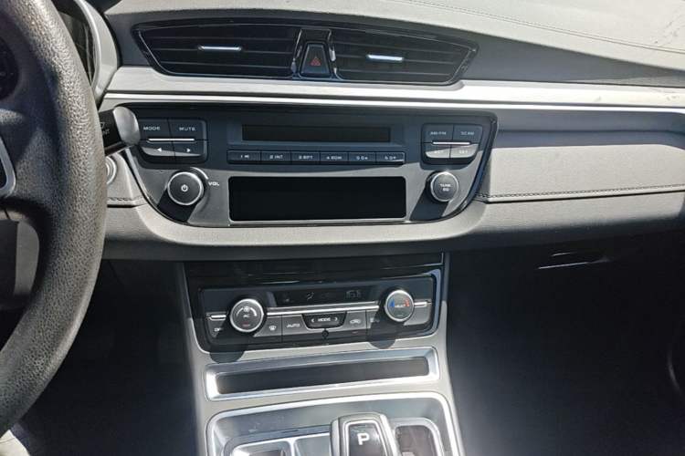 Used Geely Auto Emgrand New Energy 2018 EV450 Ambition Model Audio And AC Panel