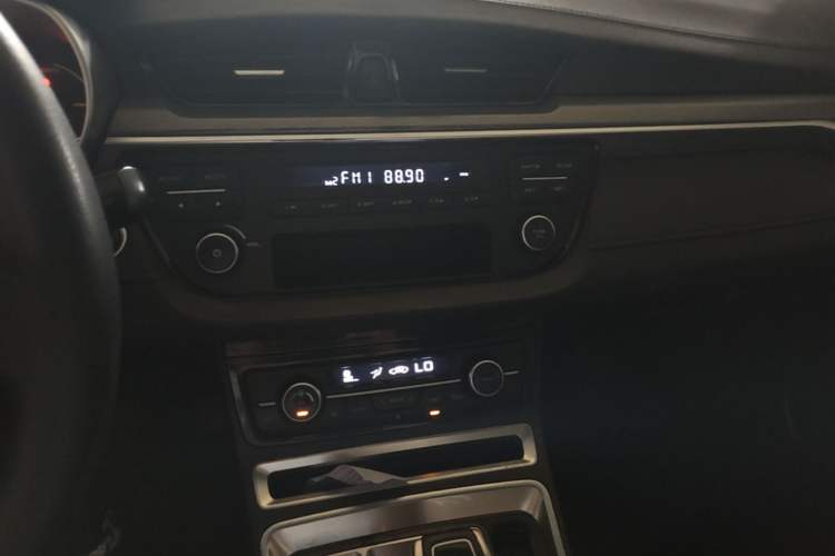 Used Geely Auto Emgrand New Energy 2018 EV450 Ambition Model Audio And AC Panel
